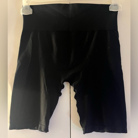 Pair of Black and pair of white thigh saving bike shorts - Picture 1 of 7